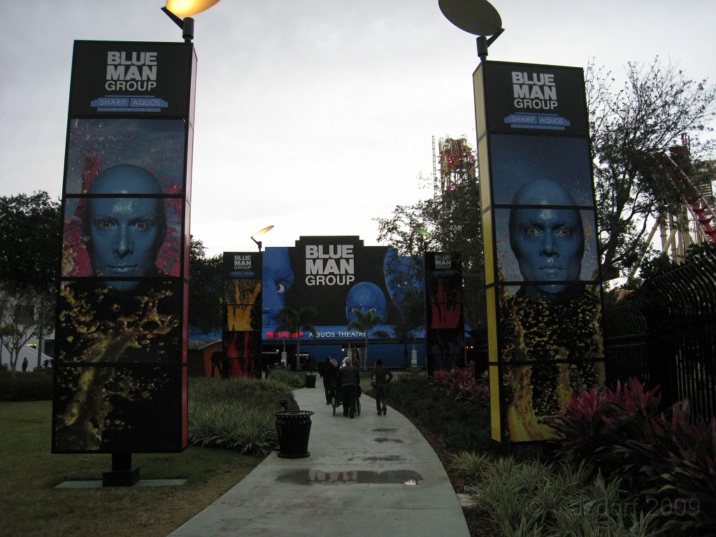 Disney 2010 D1 0780.jpg - January 9-11, 2010 Disney World Florida. Went to run the marathon. Saturday, fly down, check in, go to Expo to pick up packet, then to see Blue Man Group in the evening.